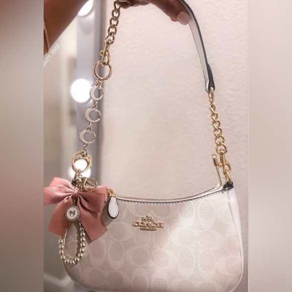 Bow bag charm/Keychain with Pearls - Picture 6 of 9